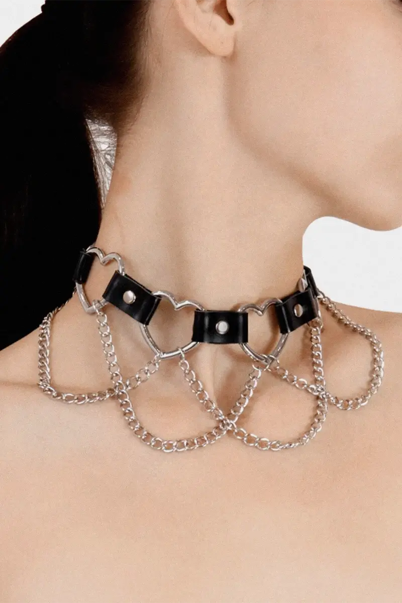 Collar BDSM de Cuero natural con cadenas y motivos de corazones Freya chain Choker