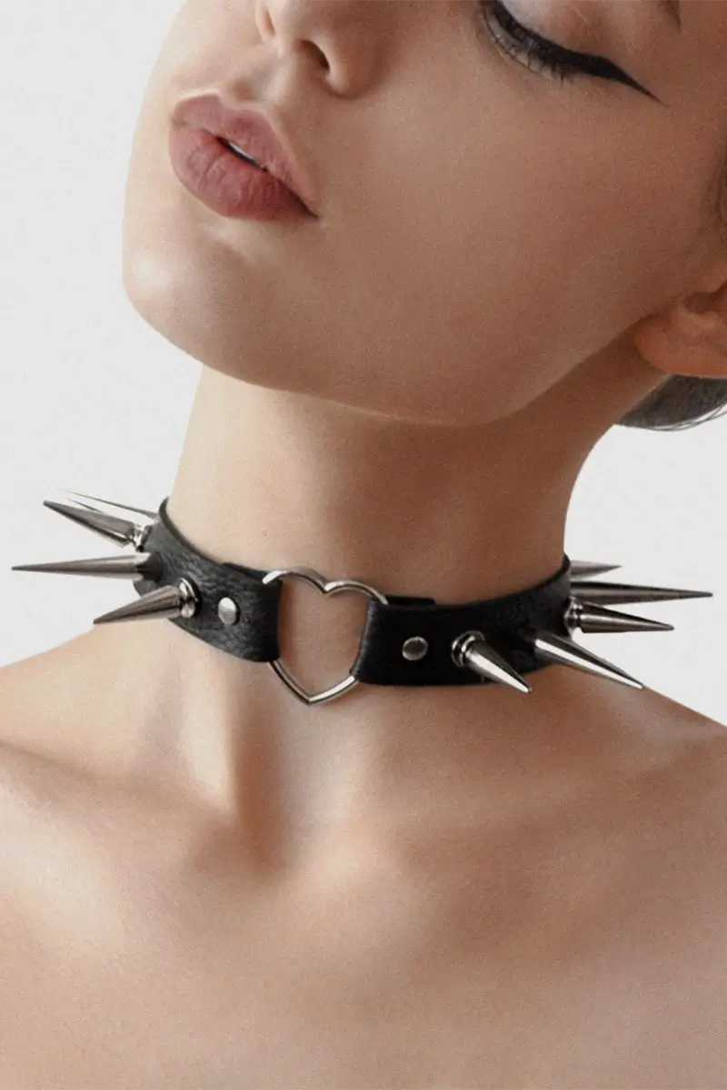 Collar BDSM de Cuero natural de corazón con grandes espinas Crystal Choker