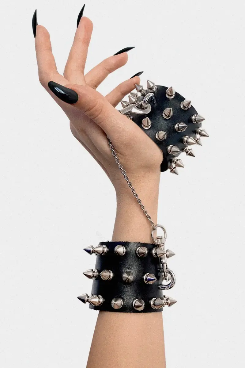 Esposas BDSM de Cuero con púas Rose Spiked Handcuffs