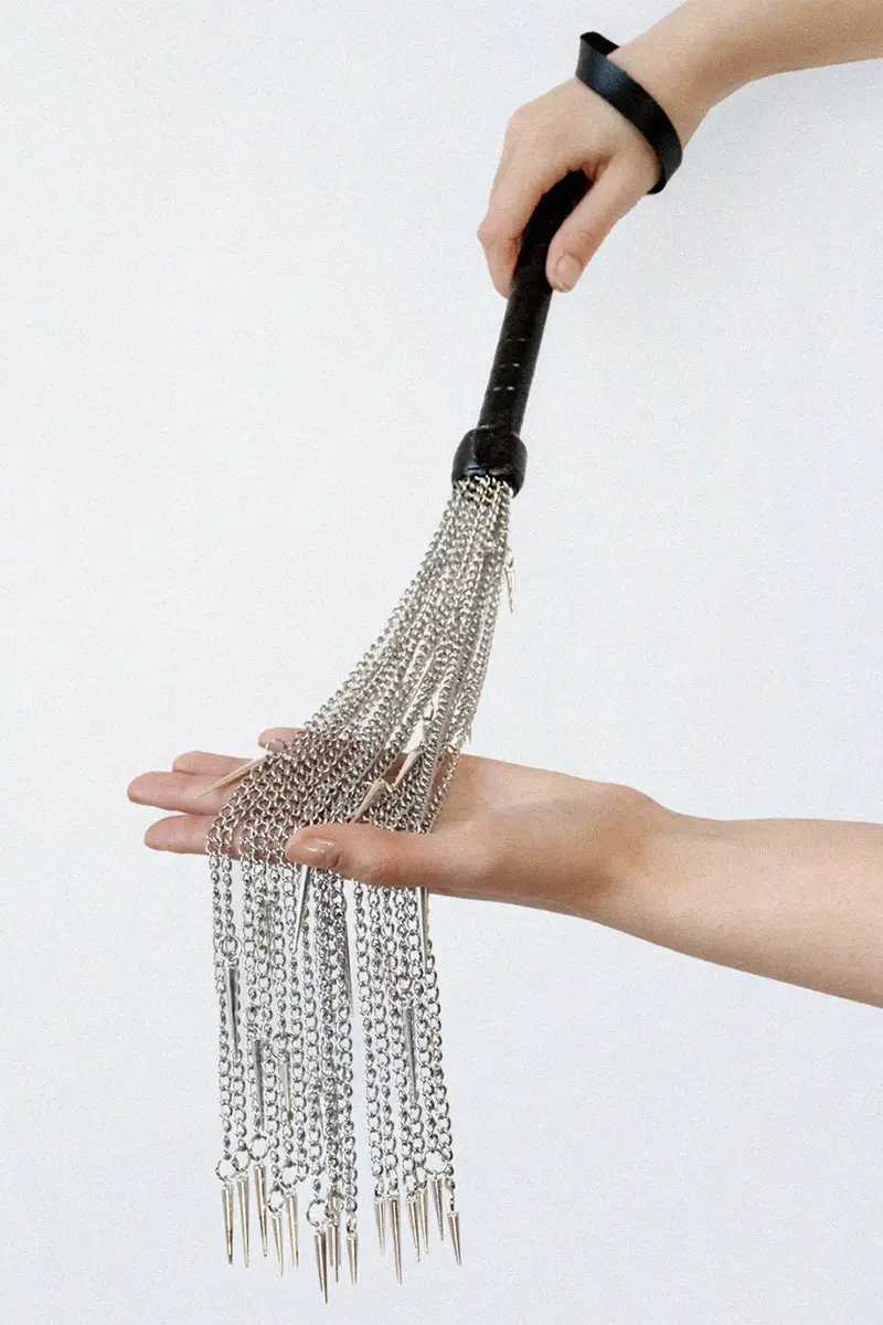 Látigo Erótico Cadenas de metal para Bondage, BDSM y Sado Devil Flogger