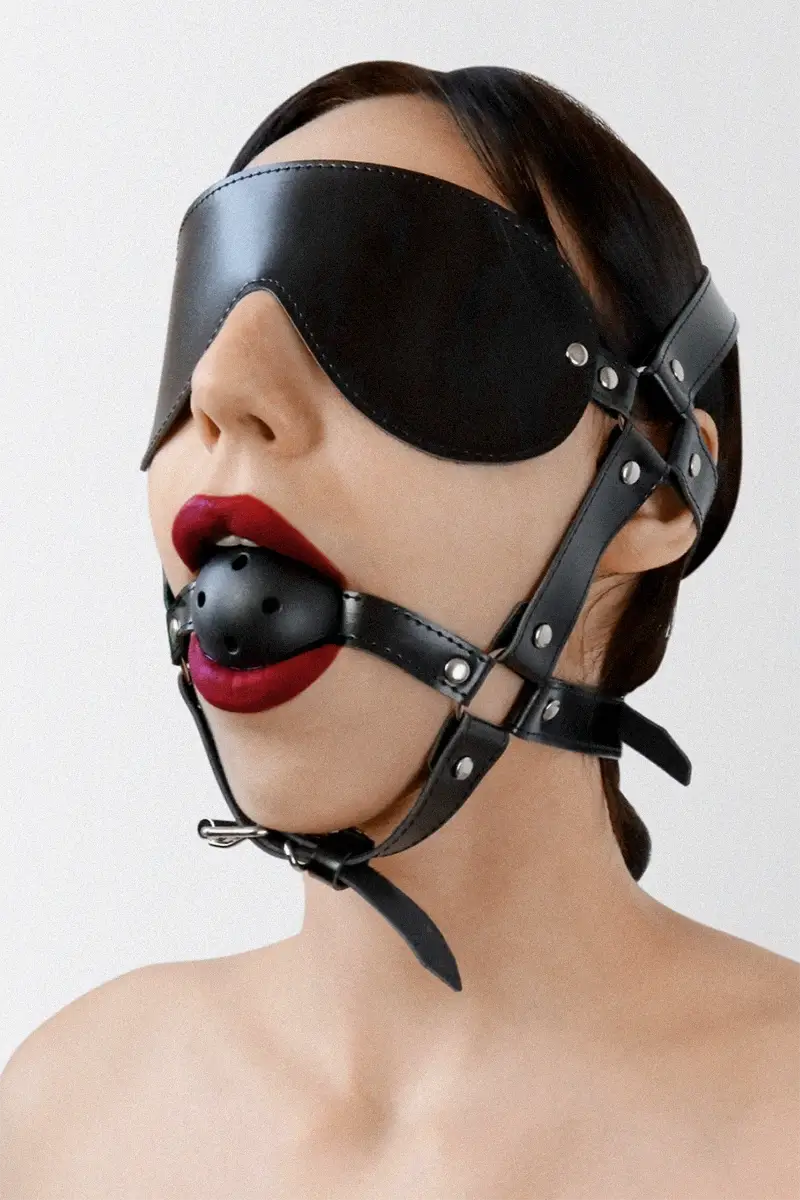 Mordaza-máscara BDSM con bola de plástico Deymon