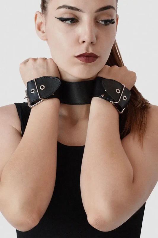 Collar con esposas BDSM de Cuero Bondage Collar with Handcuffs